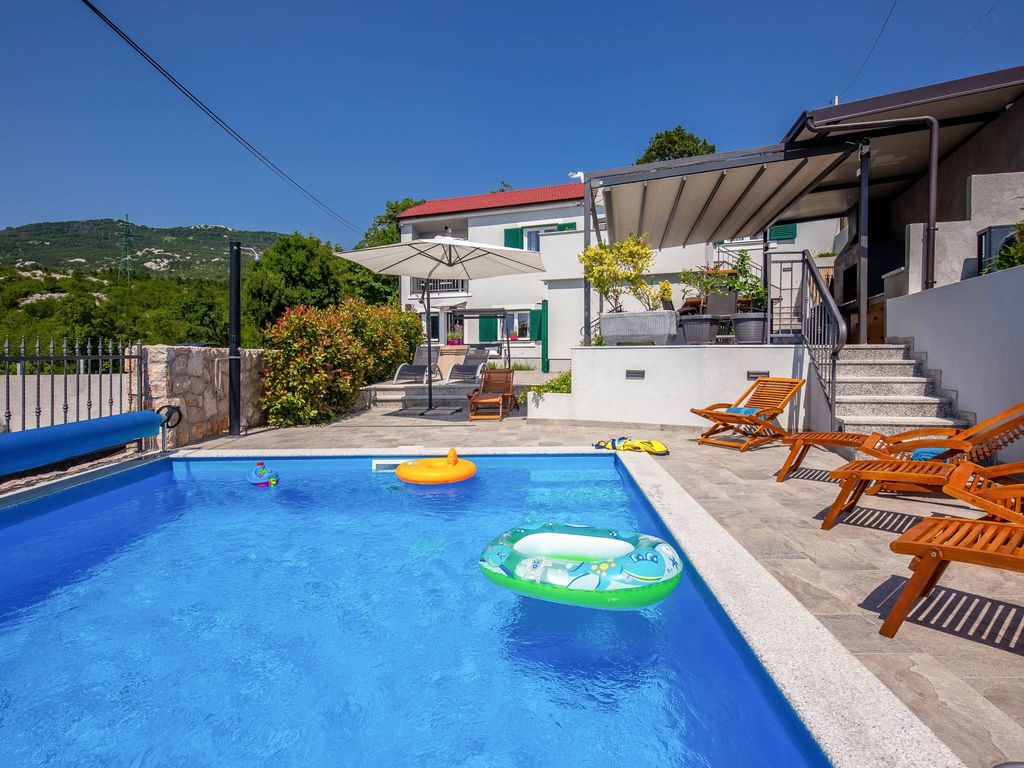 Villa LETICIJA - Luxusvilla mit beheiztem Pool, Sauna, Fitness & Grillplatz in