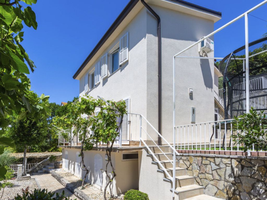 "Apia house" mit privatem Pool