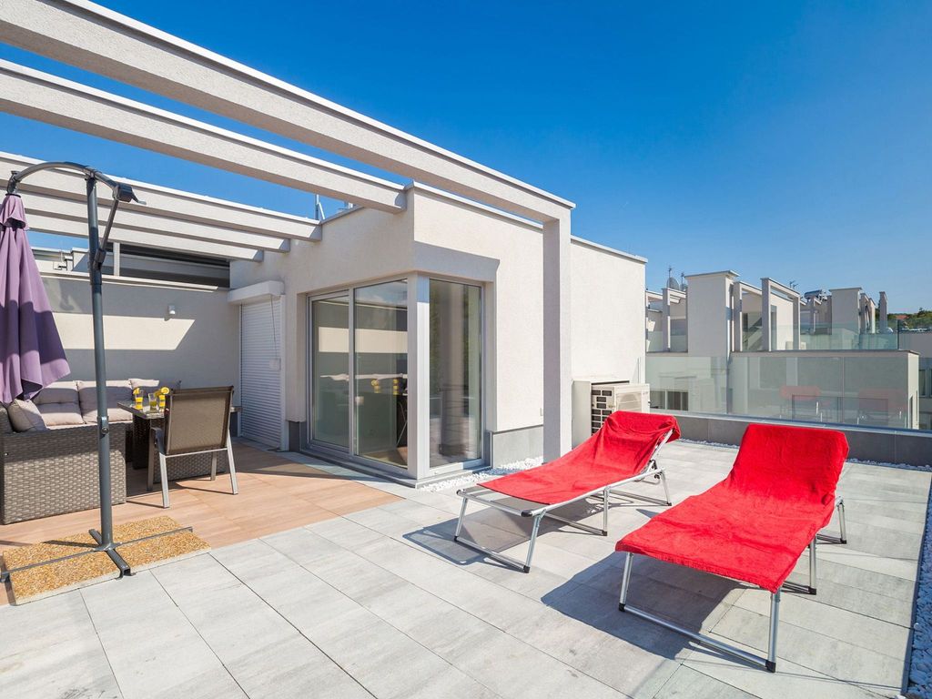 "Olive Nika" mit privatem Pool