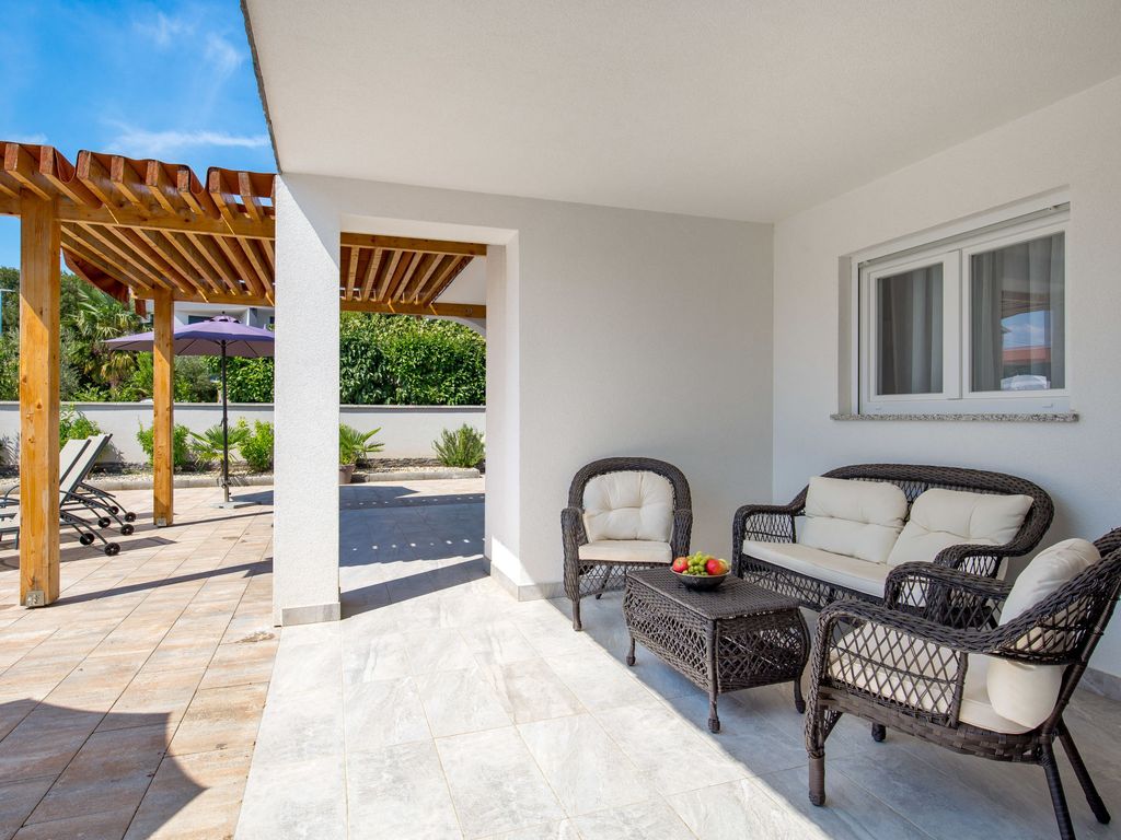 Villa Mira