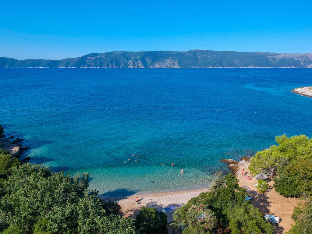 Gemütliches Ferienhaus in Pinezići mit großer Te