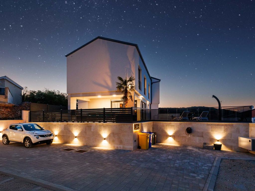 Brandneue Villa - Pool mit Panoramablick aufs Meer
