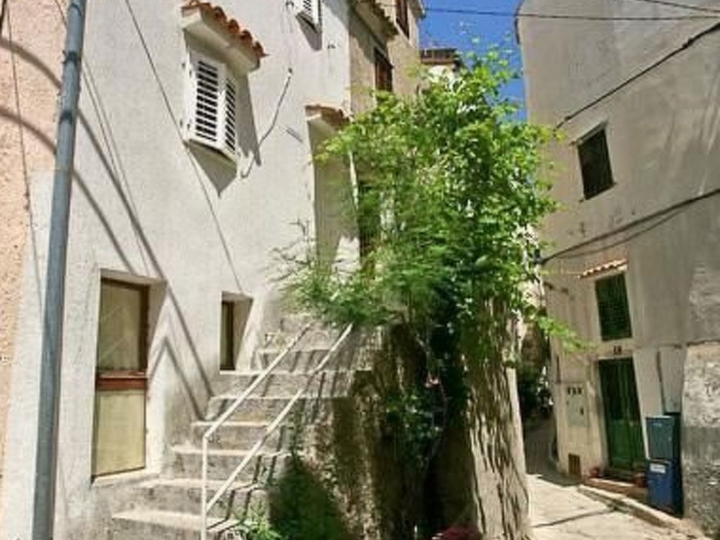 Studio in einem traditionellen Steinhaus, in Baska