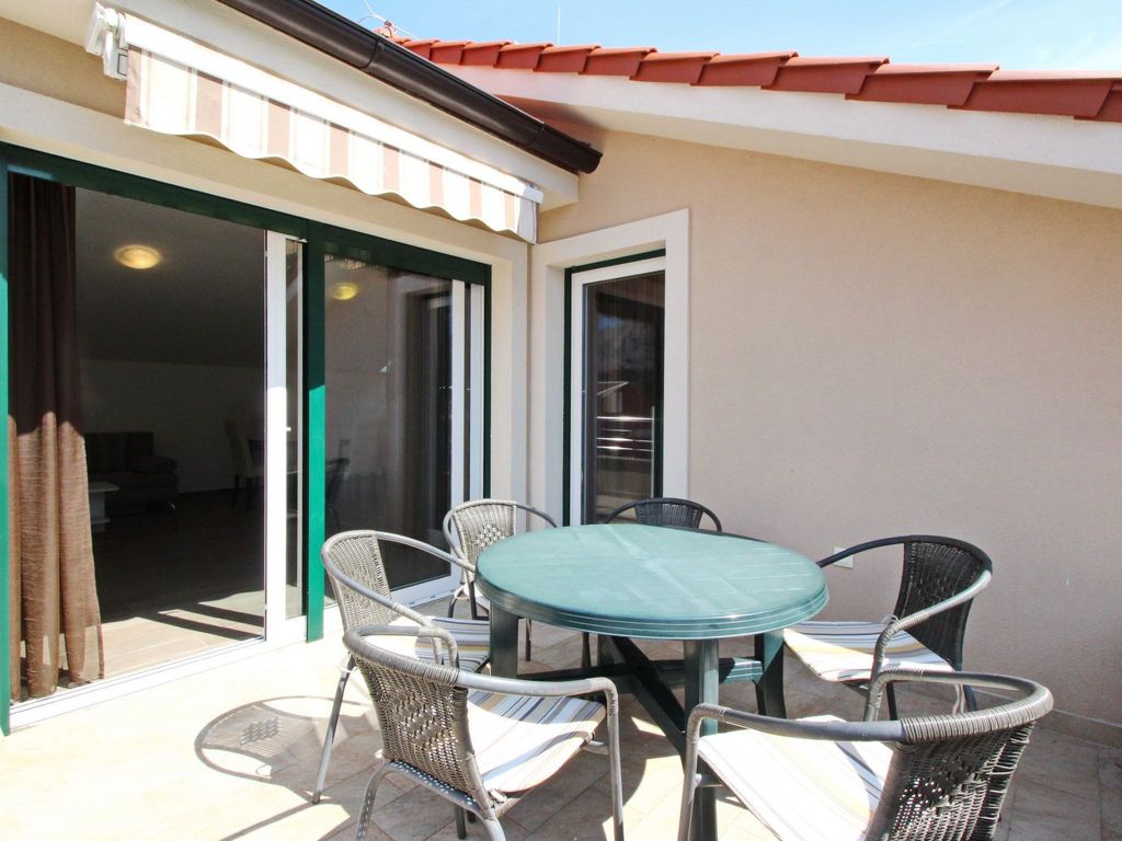 Tolles Appartement in Baška mit Terrasse
