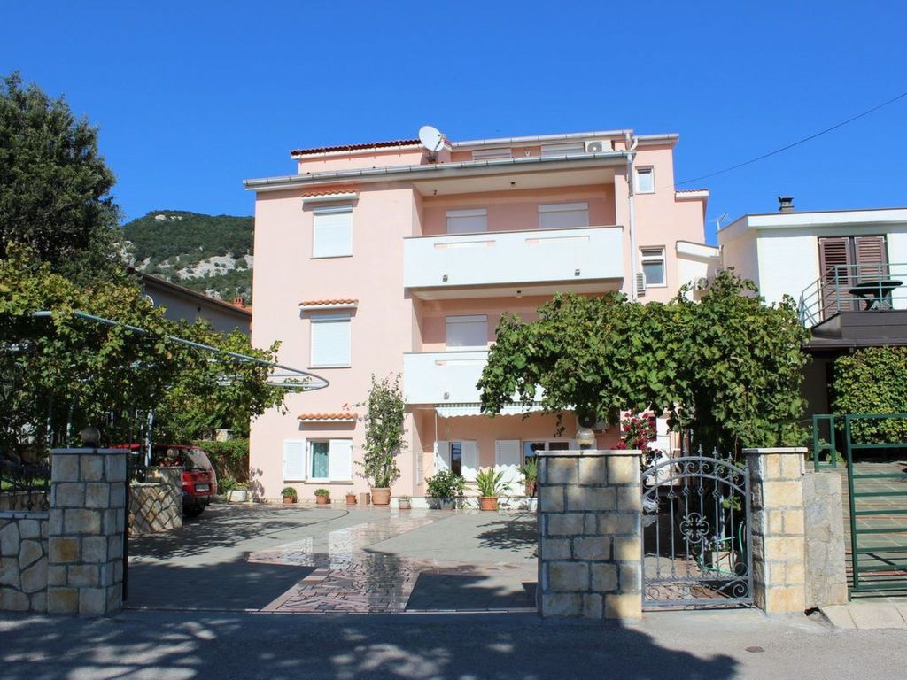 Schöne Wohnung in Baška mit Eigener Terrasse