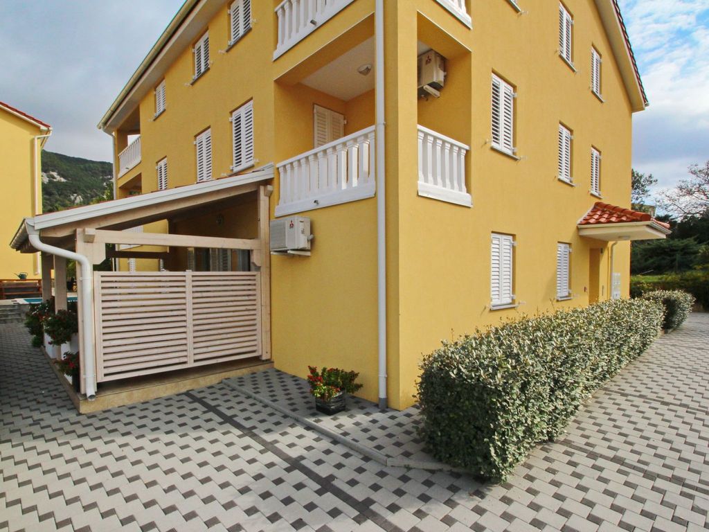 Tolles Appartement in Baška mit Eigener Terrasse