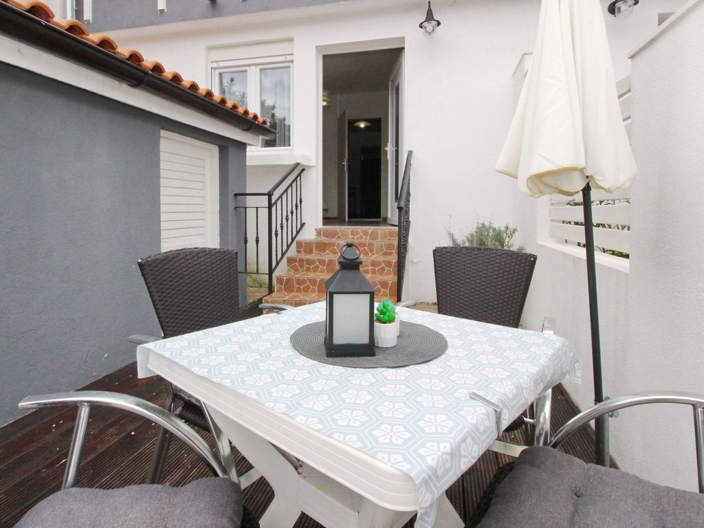 Gemütliches Appartement in Baška mit Eigener Terrasse
