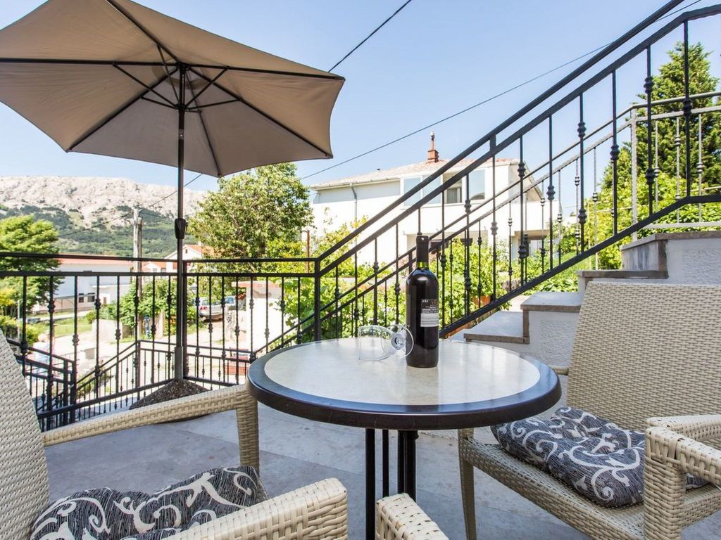 in Baška mit Eigenem Balkon