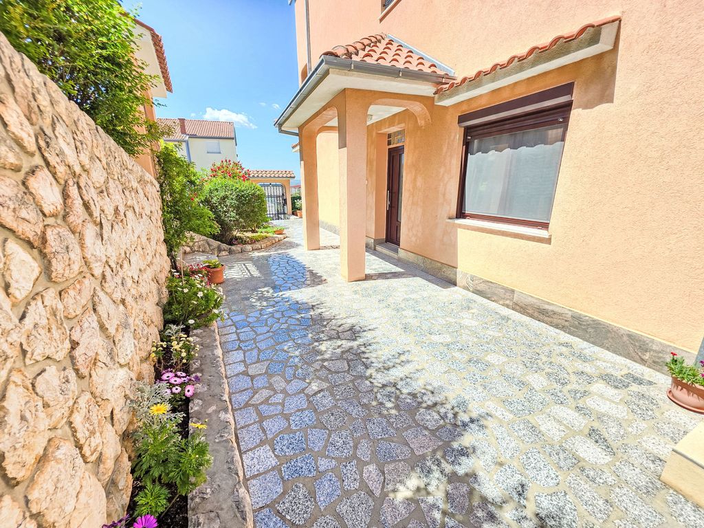 Wohnung in Crikvenica mit Grill und Terrasse