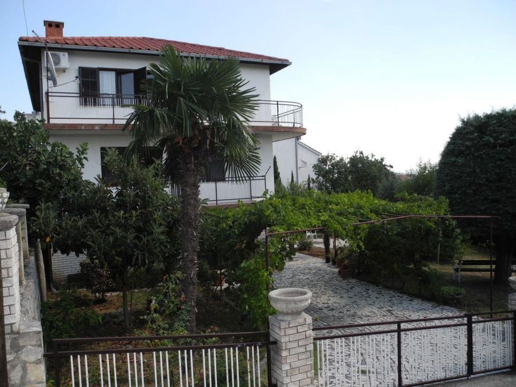 Appartement mit Balkon und Meerblick