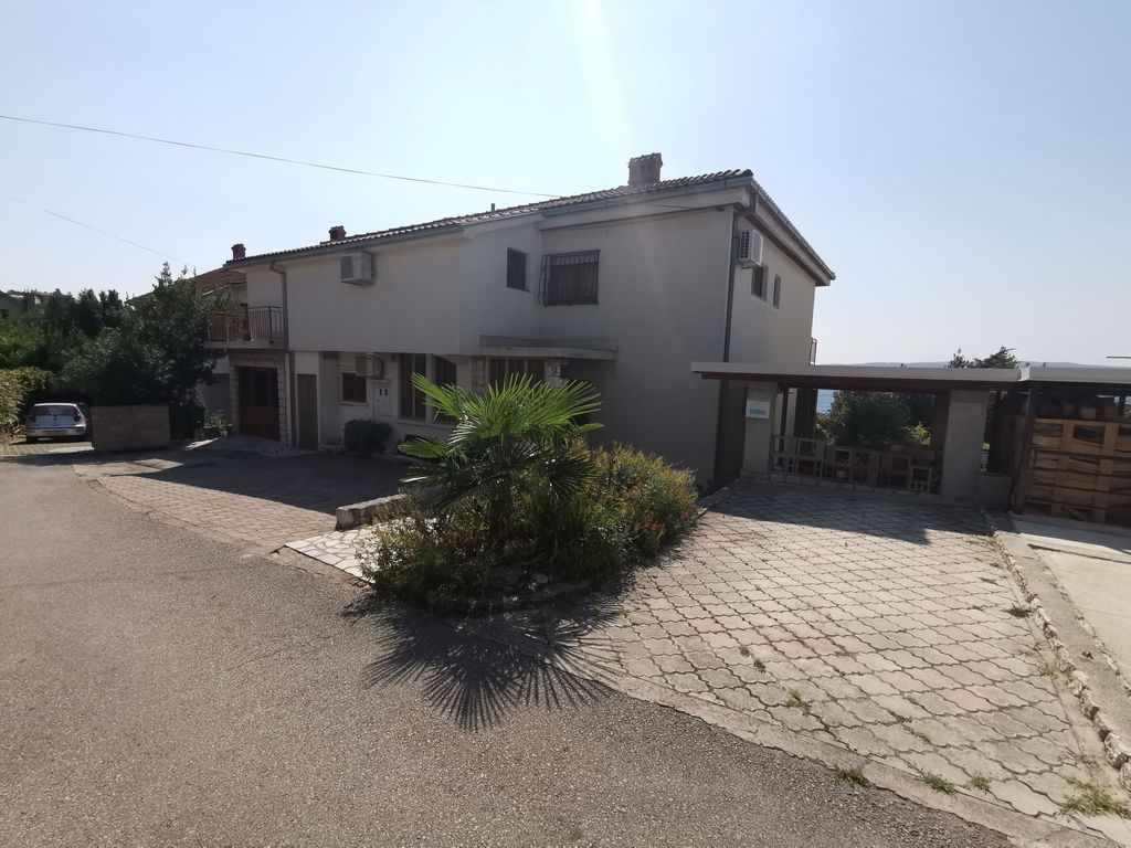 mit Terrasse