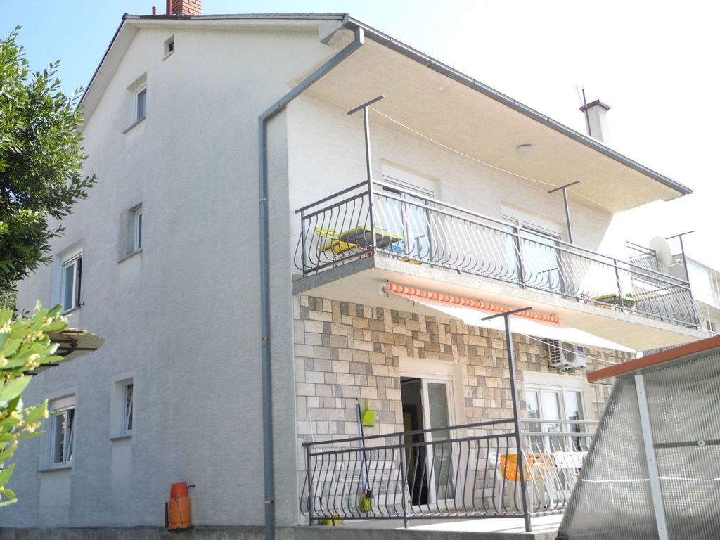 Wohnung mit Terrasse und Grill in Strandnähe