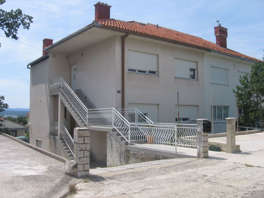 Wohnung in Crikvenica mit privatem Parkplatz