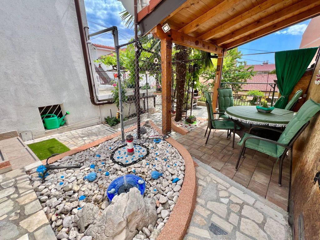 mit eigenem Garten und Grill