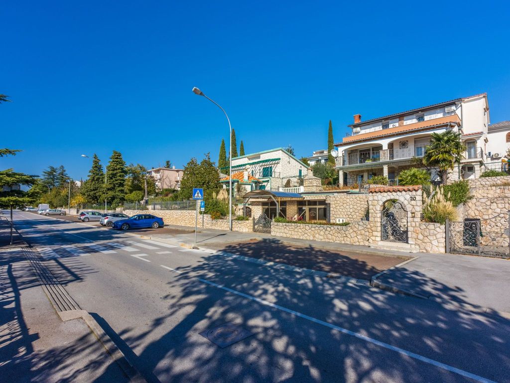 Wohnung in Crikvenica mit Terrasse mit Meerblick