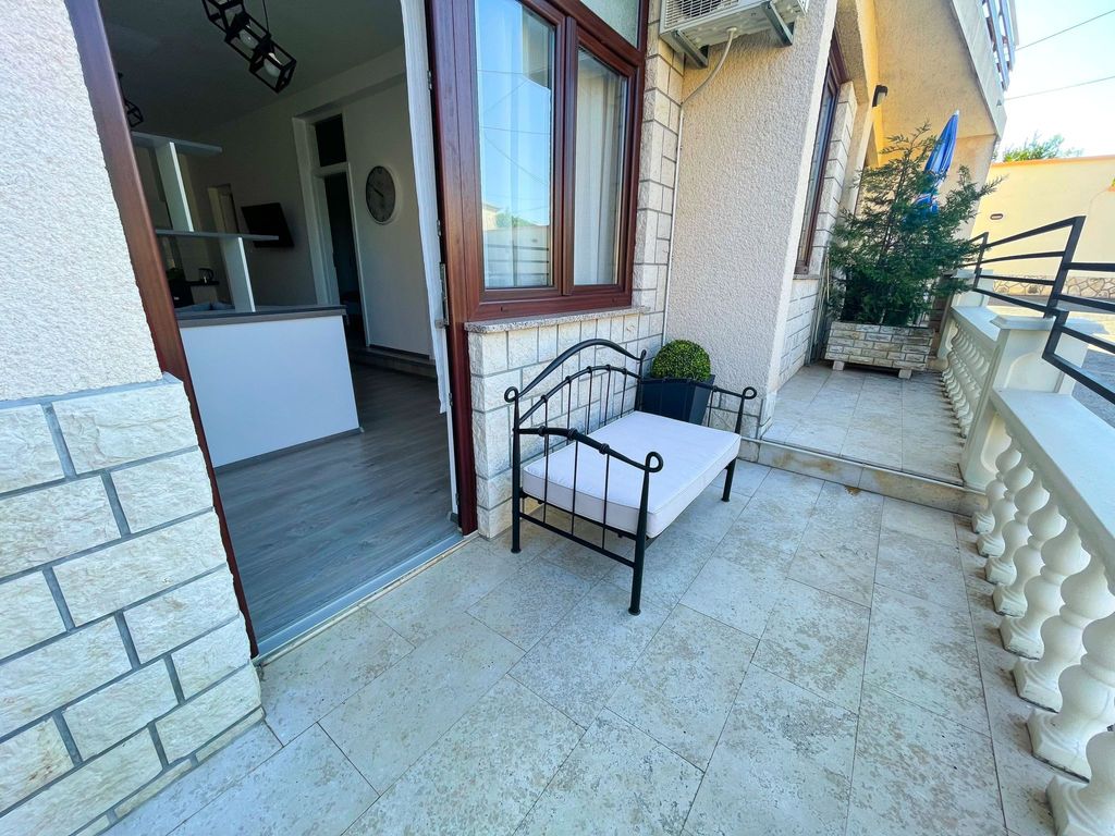 in Jadranovo mit Schönem Balkon