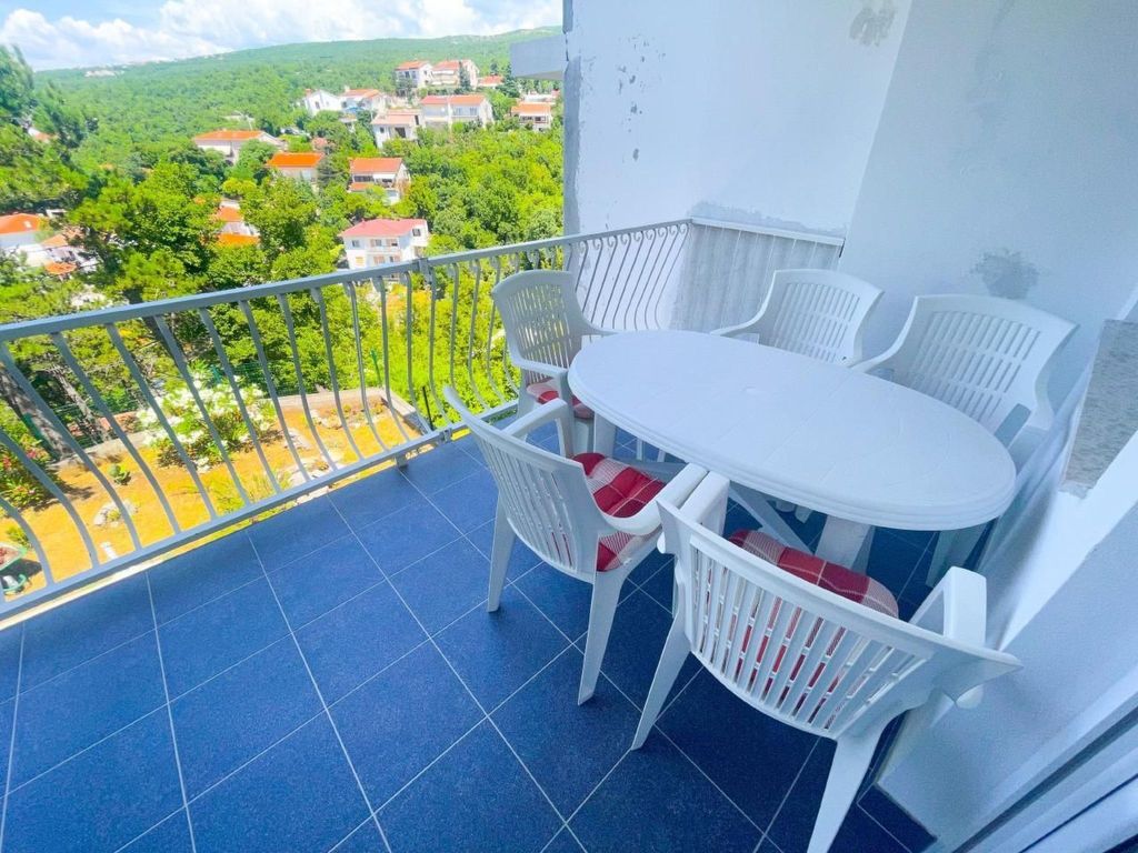 Appartement in Jadranovo mit Garten, Terrasse und Grill