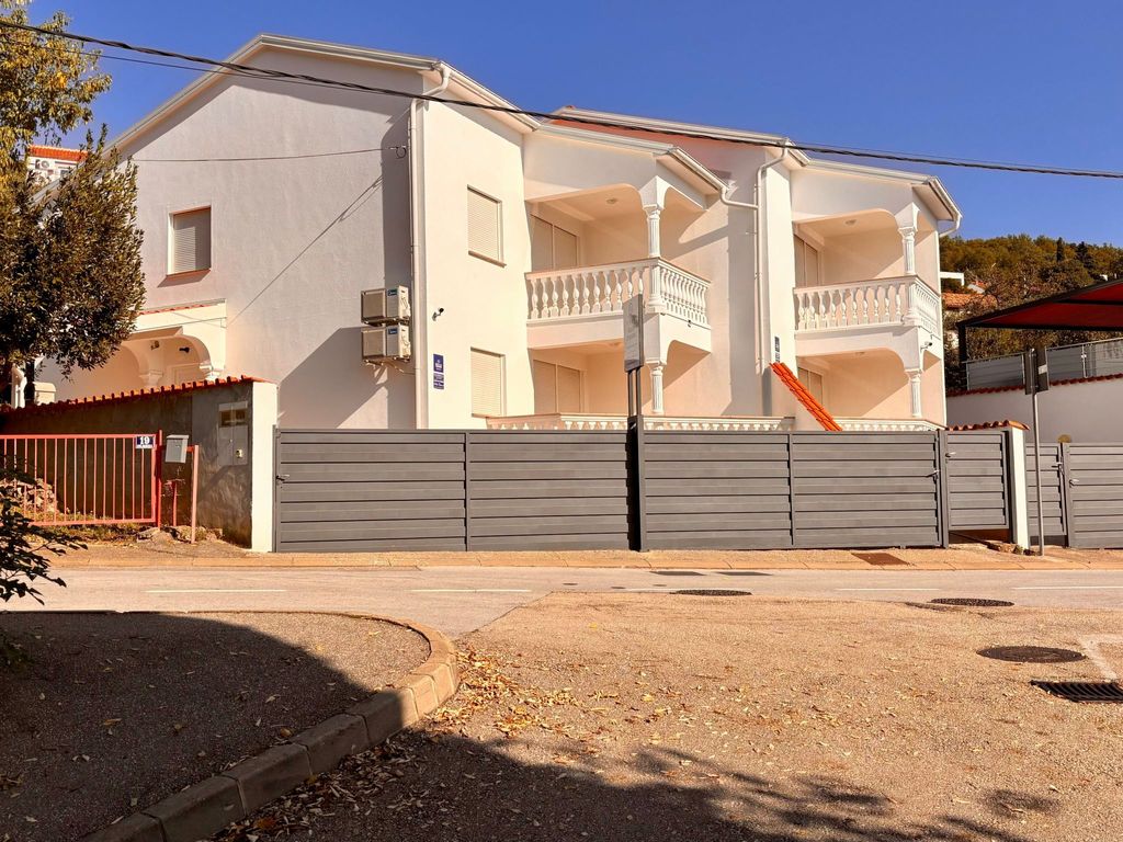 Haus in Dramalj mit gemeinschaftlichem Pool