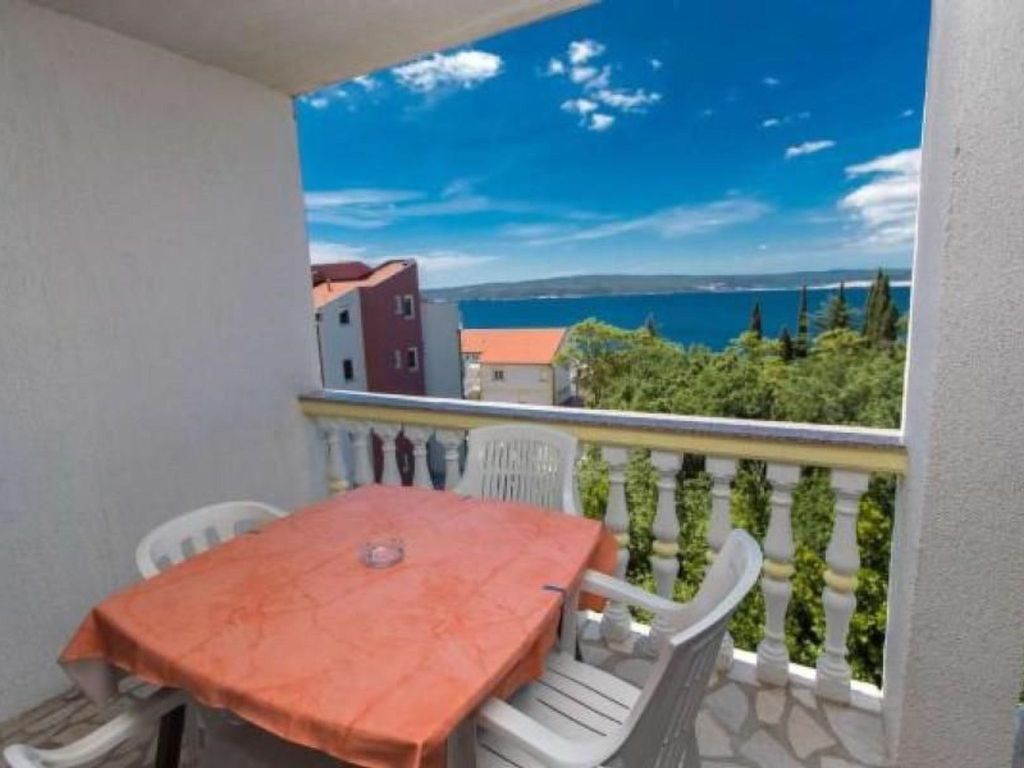 Appartement in Dramalj mit Möbliertem Balkon