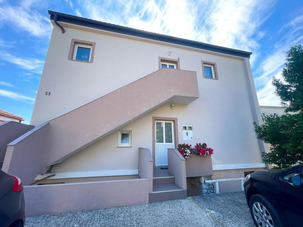 Wohnung in Dramalj mit Möbliertem Balkon