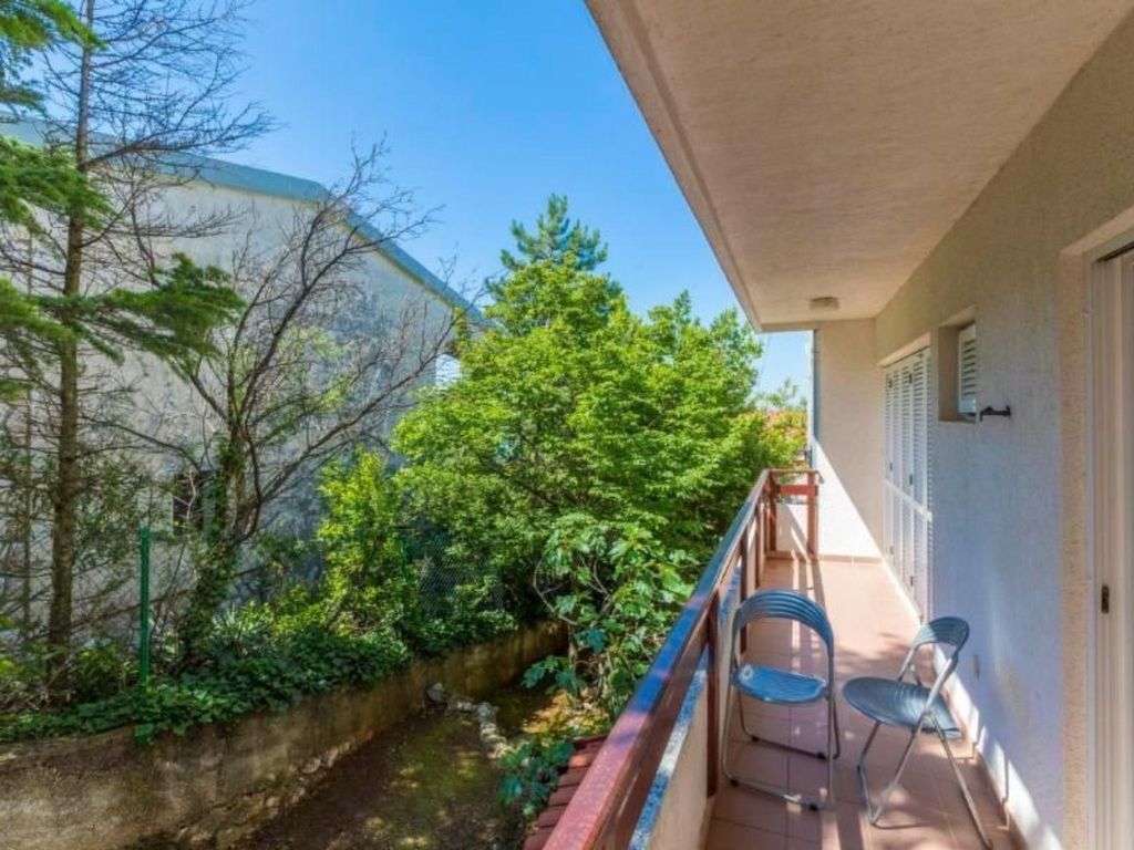 Appartement in Dramalj mit Möbliertem Balkon