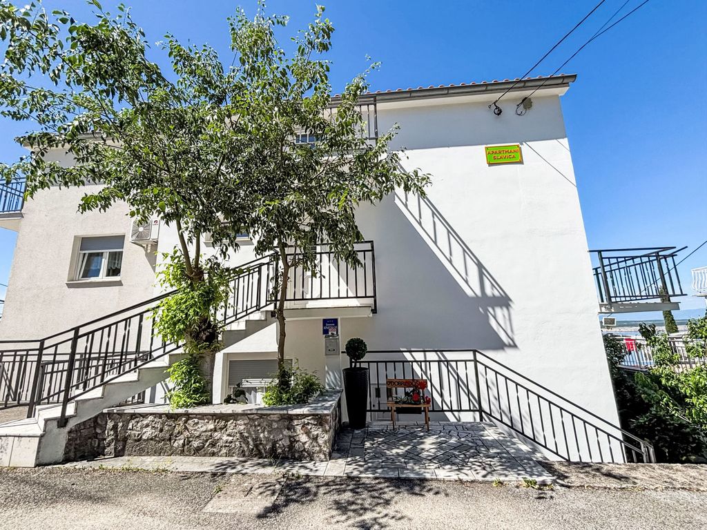 Wohnung in Dramalj mit Möbliertem Balkon