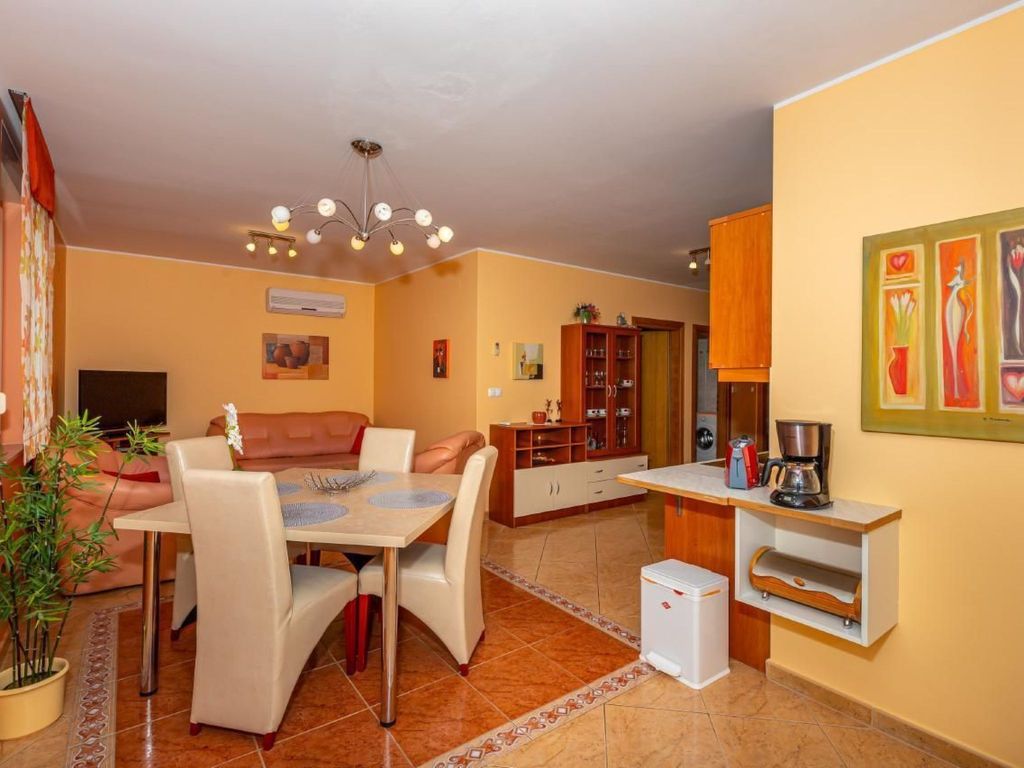Apartment Mira