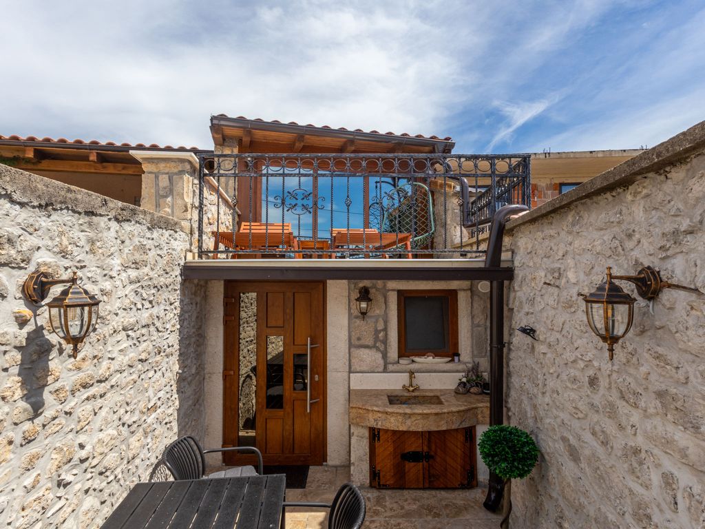 Villa Lara