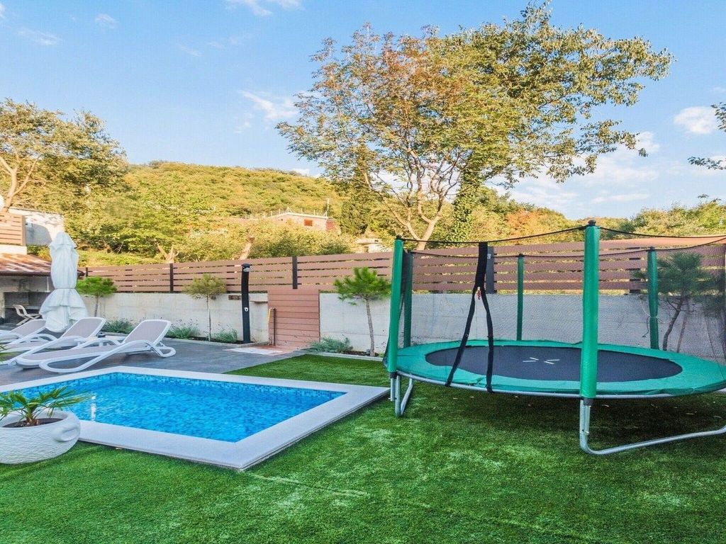 Luxuriöse Steinvilla "Mariva Tribalj" mit Pool