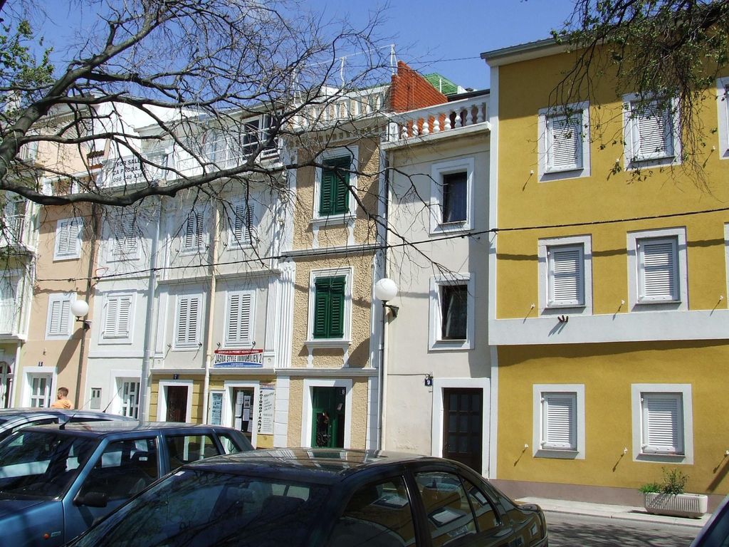 Helle Wohnung in Selce mit Terrasse