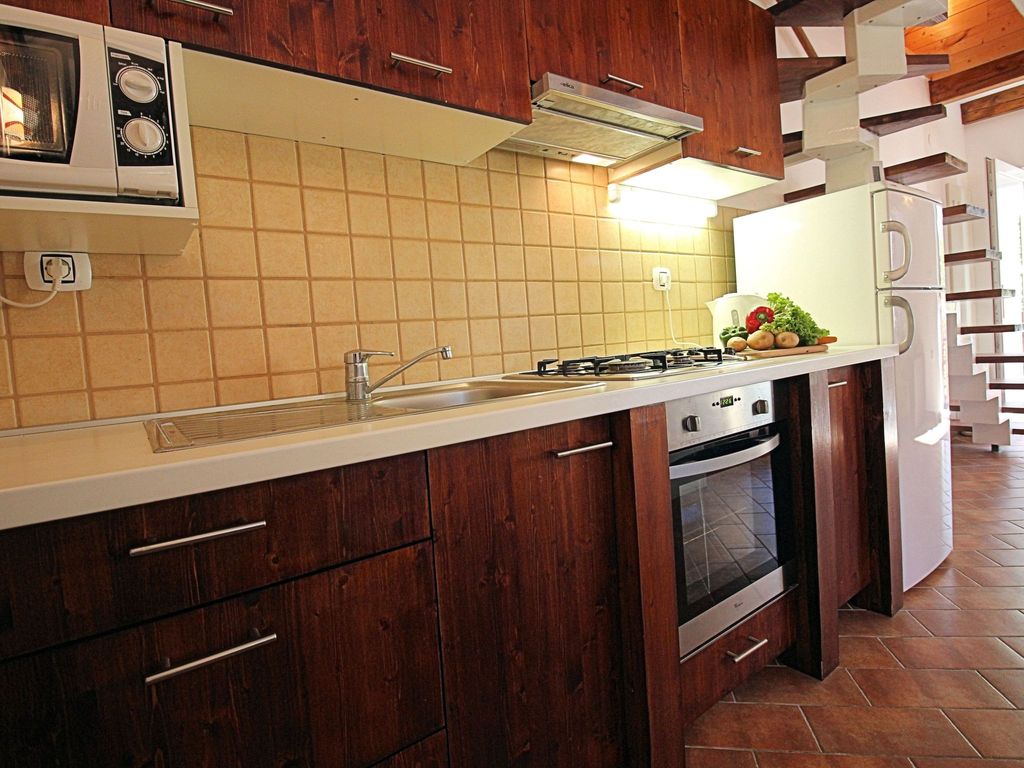 Schönes Ferienhaus in Breze mit Eigenem Balkon
