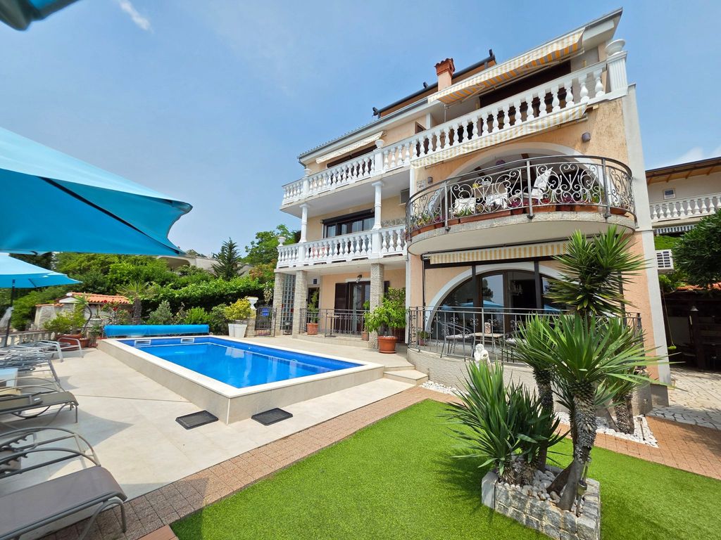Appartement mit Balkon und Meerblick