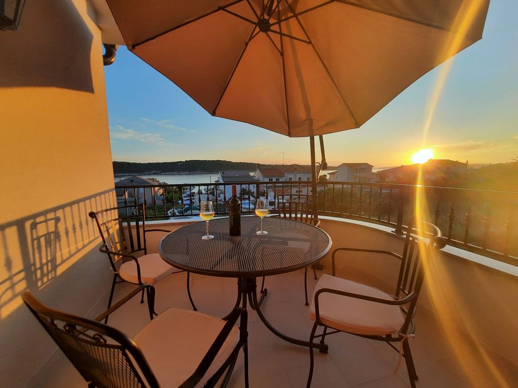 Tolle Wohnung Amphora mit möbliertem Balkon