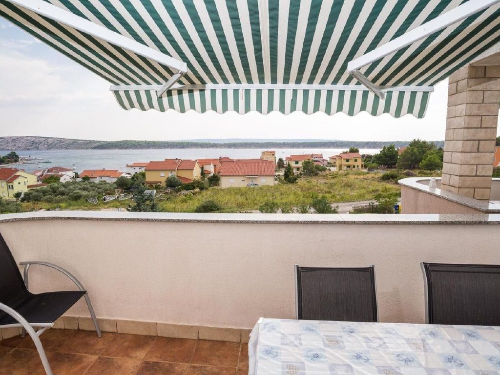 Jadro Apartments in Barbat mit Grill und Whirlpool