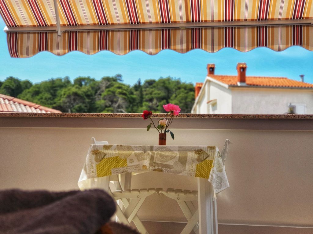 Appartement in Palit mit Privatem Balkon