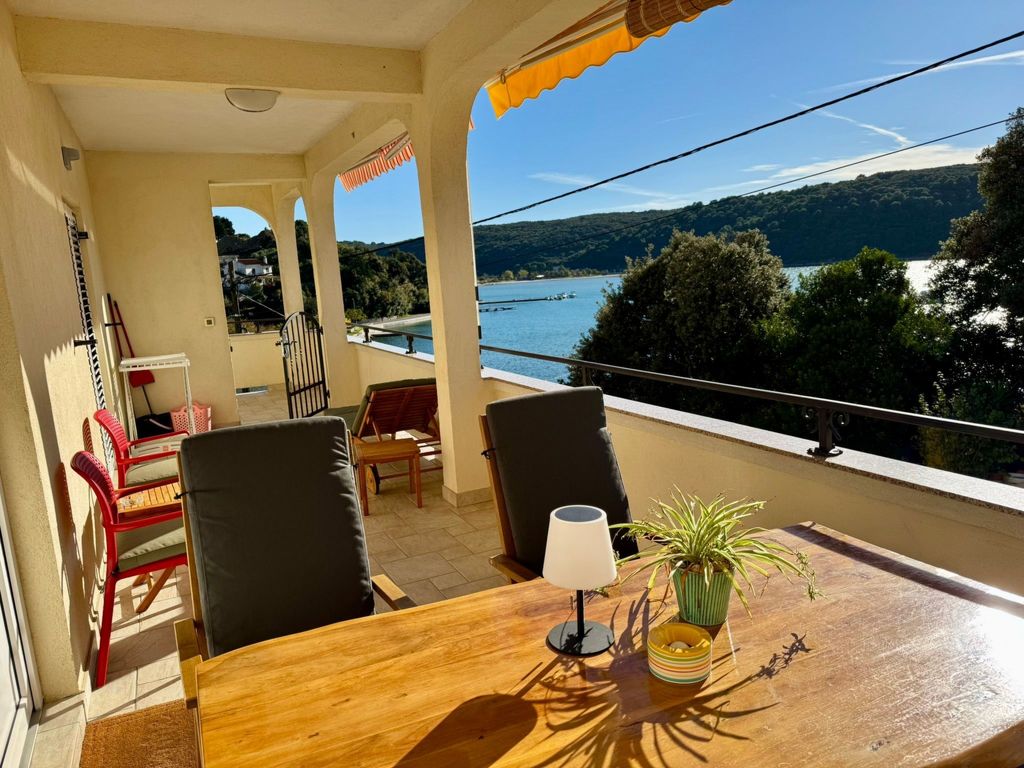 Geräumige Ferienwohnung mit Meerblick