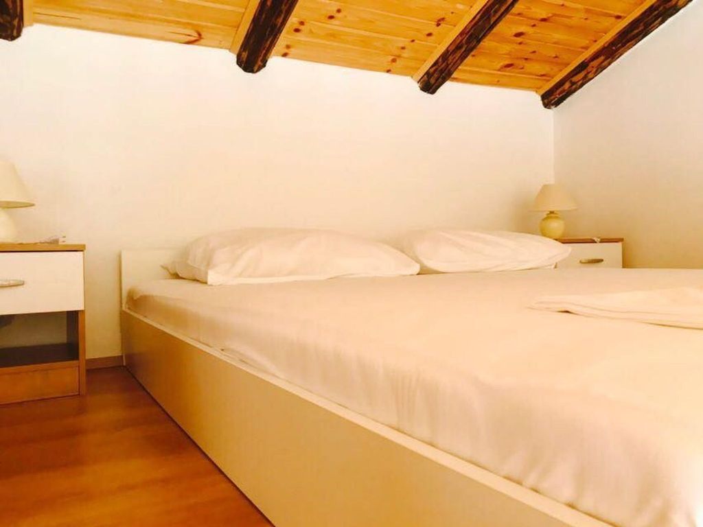 Dachgeschosswohnung auf zwei Etagen mit schönem Meerblick