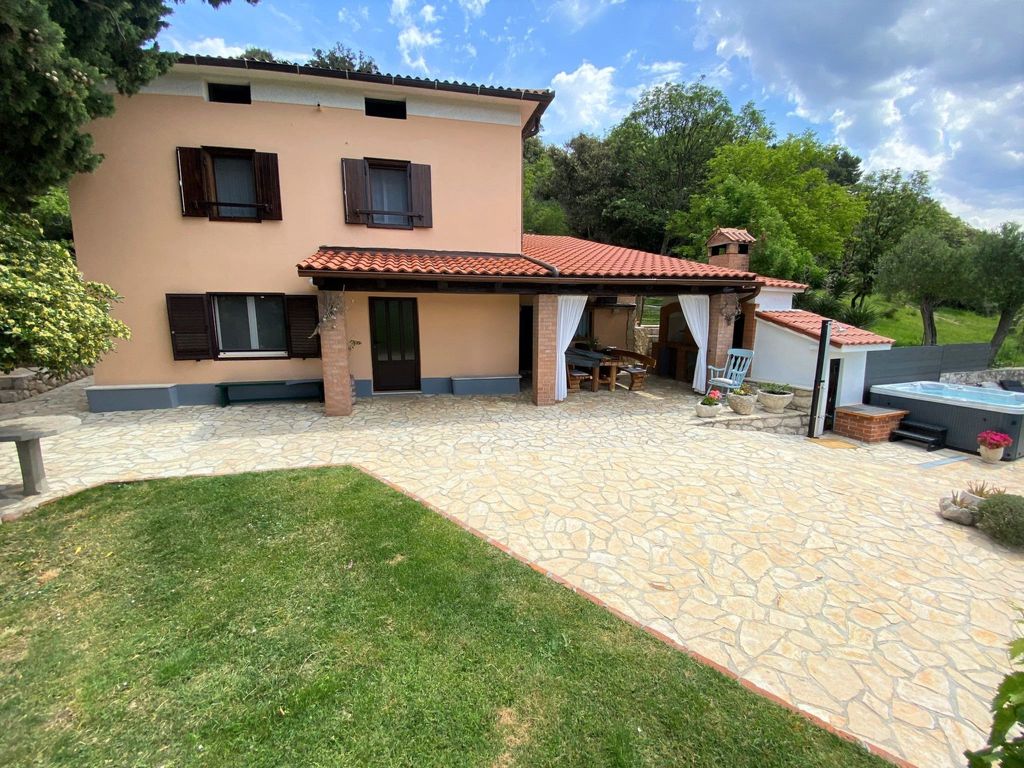 Tolles Ferienhaus in Supetarska Draga mit Garten