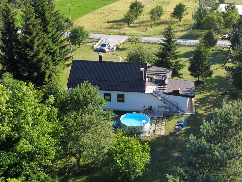 mit Garten, Grill und Terrasse