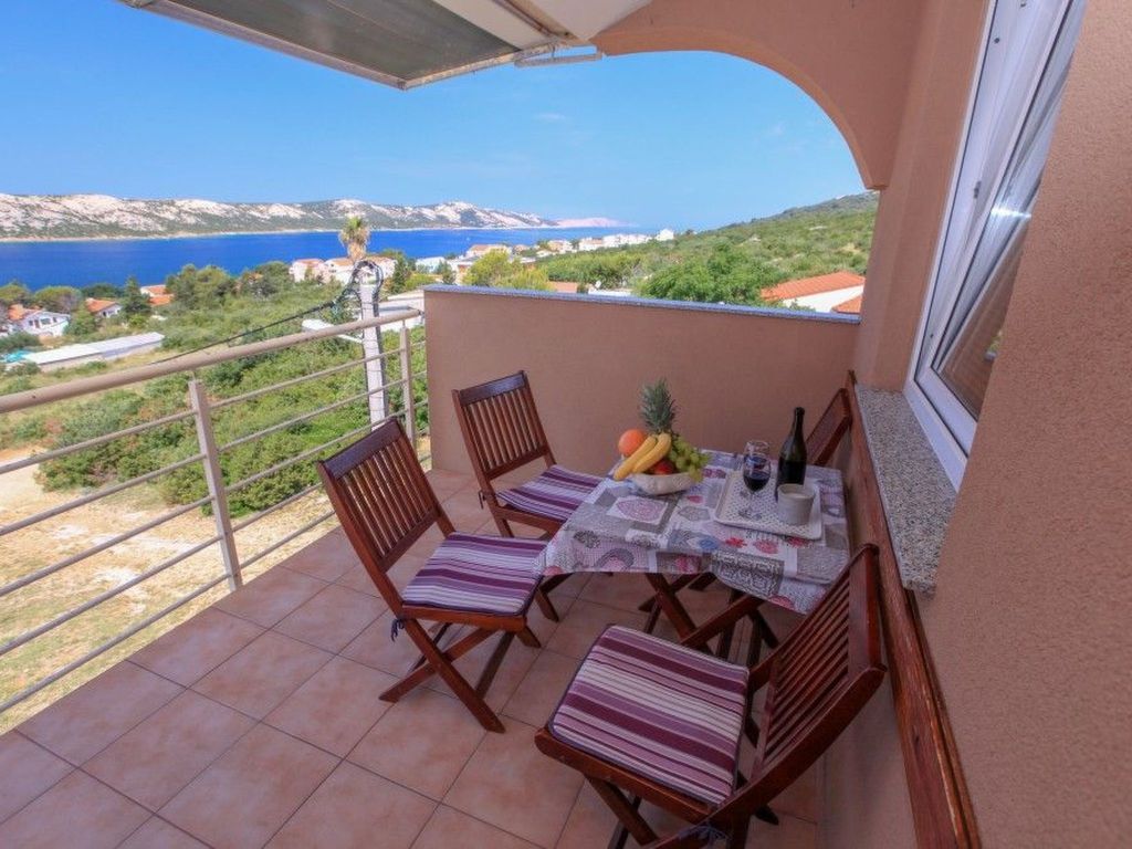 Appartement mit Balkon