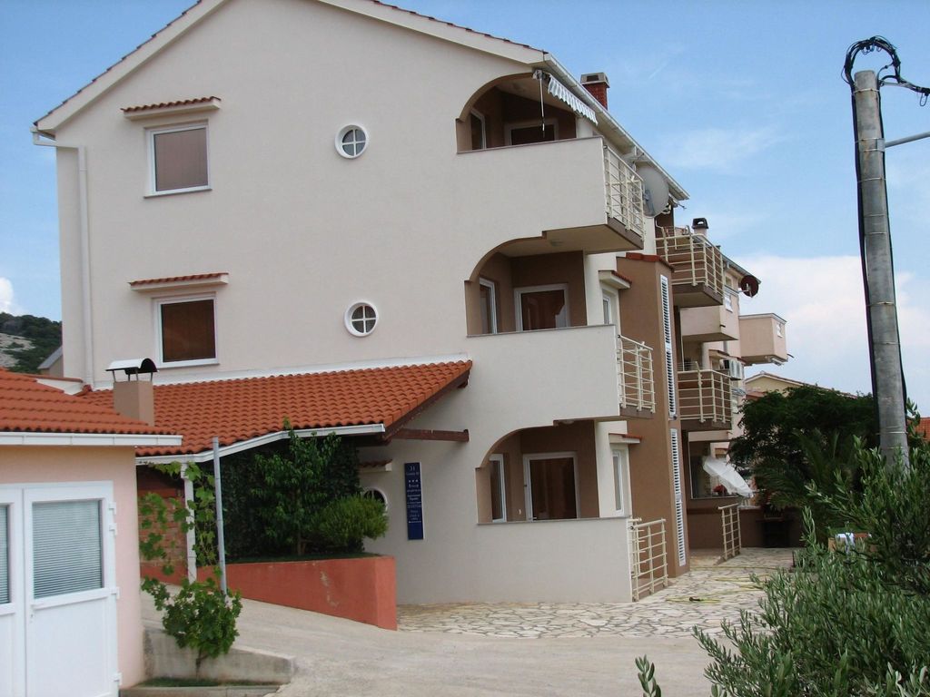 Appartement mit Balkon