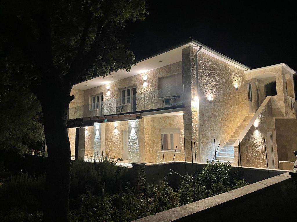 Stonehouse-Pag