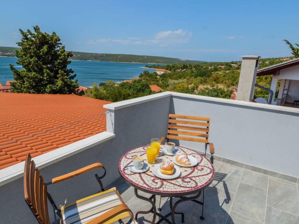 Villa mit beheiztem Pool mit Meerblick - TA Leut Agency