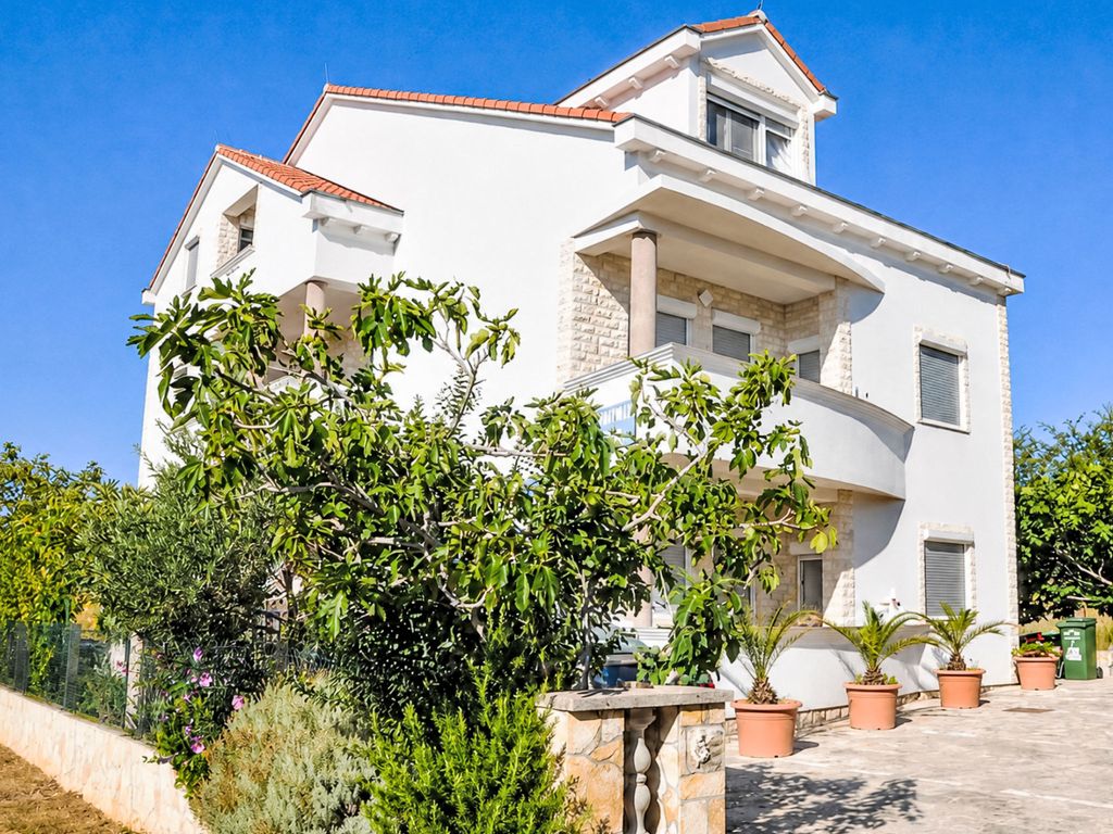 Wohnung Antica bei Queen beach Nin