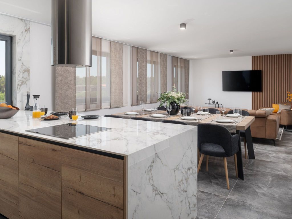 Penthouse Adela