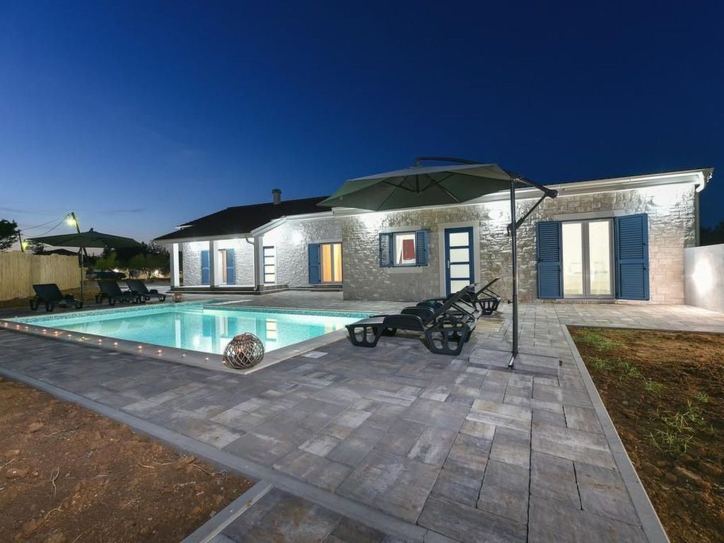 Villa mit Garten, Grill und Terrasse