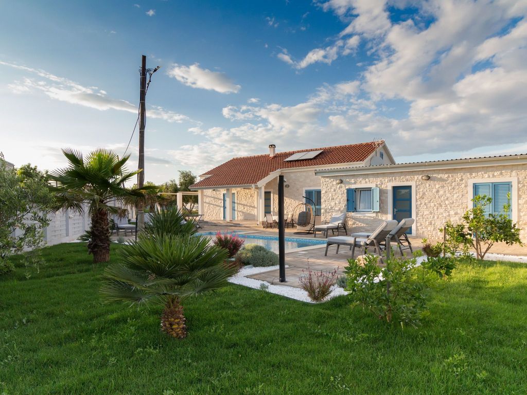 Villa mit Garten, Grill und Terrasse