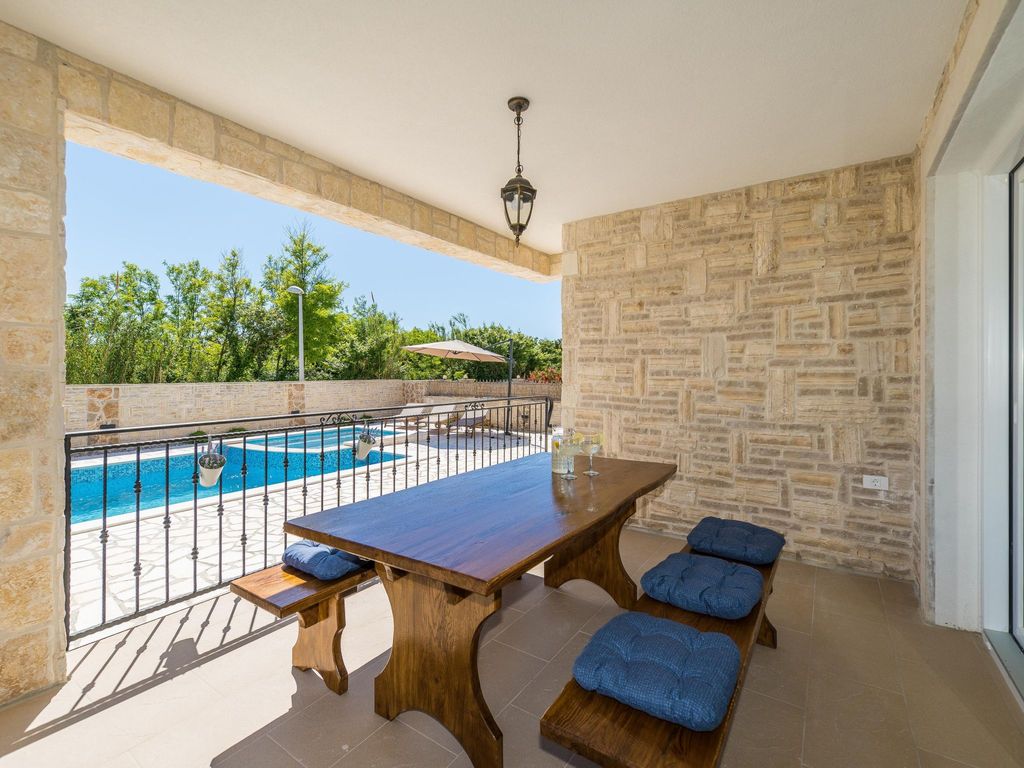 Villa Vid 01 mit beheiztem Pool - Agentur TA Leut