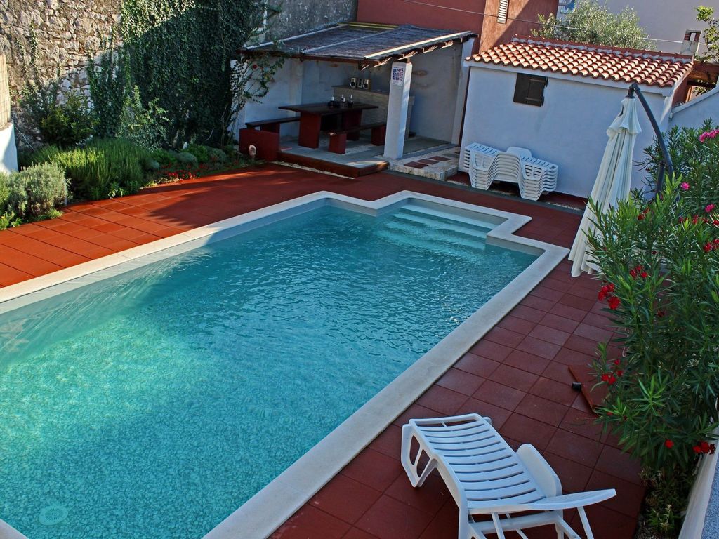 4-Schlafzimmer-Wohnung mit privatem Pool