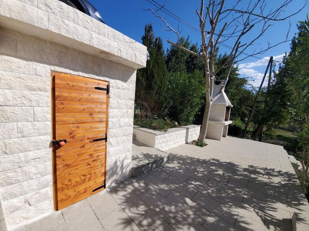 Appartement in Kožino mit Garten, Terrasse und Grill